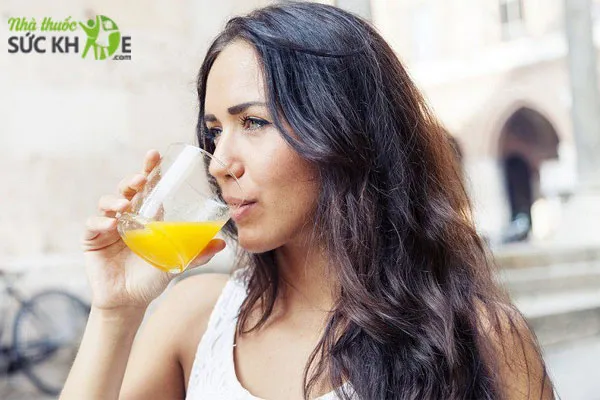 Lưu &yacute; khi uống vitamin C trắng da&nbsp;