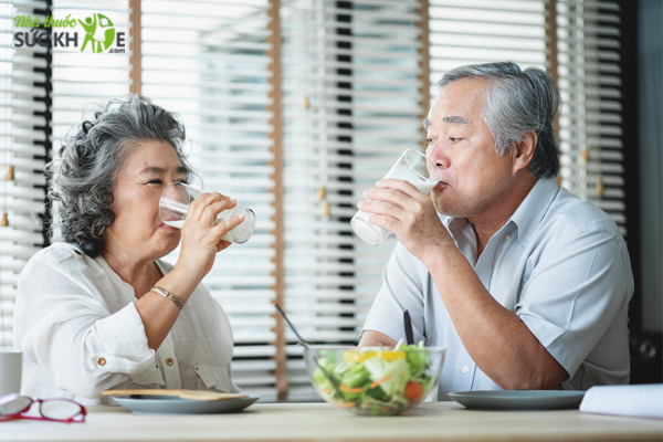 Người tr&ecirc;n 50 tuổi cần bổ sung nhiều nh&oacute;m Vitamin v&agrave; kho&aacute;ng chất kh&aacute;c nhau