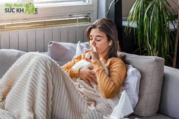 Bị vi&ecirc;m mũi dị ứng nặng