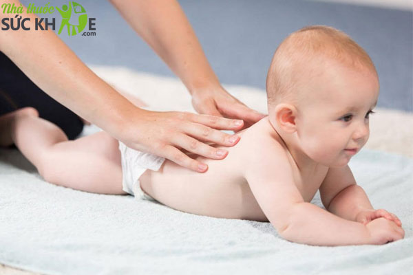 C&aacute;ch sử dụng dầu b&ocirc;i ấm ngực&nbsp;