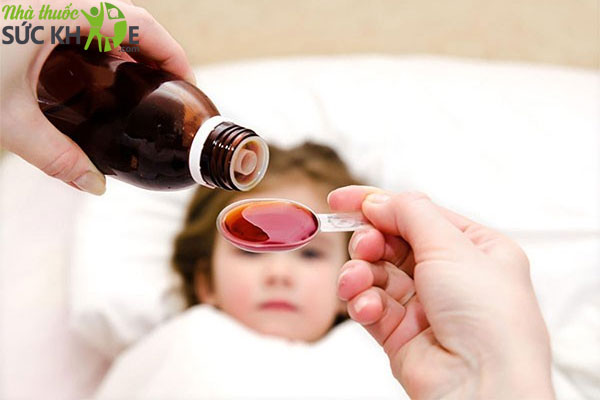 Siro hạ sốt thường c&oacute; hương vị tr&aacute;i c&acirc;y thơm ngọt, rất dễ sử dụng&nbsp;