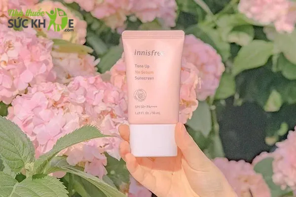 Kem chống nắng cho da mụn gi&aacute; học sinh Innisfree No Sebum
