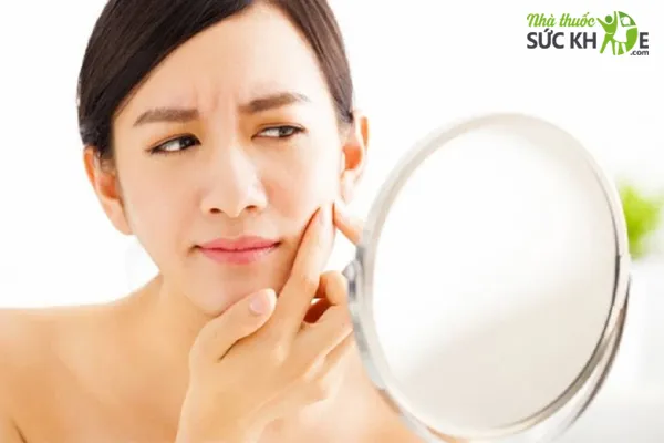 Xịt kho&aacute;ng cấp ẩm, ngăn ngừa mụn