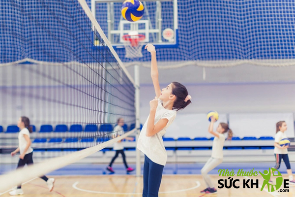 Chơi thể thao v&agrave; vận động th&uacute;c đẩy tăng trưởng chiều cao