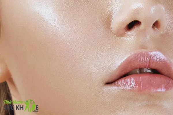 Nước xịt kho&aacute;ng gi&uacute;p lớp trang điểm l&acirc;u tr&ocirc;i