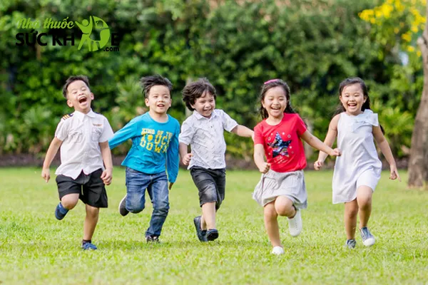 Bổ sung Vitamin cho b&eacute; biếng ăn, chậm lớn