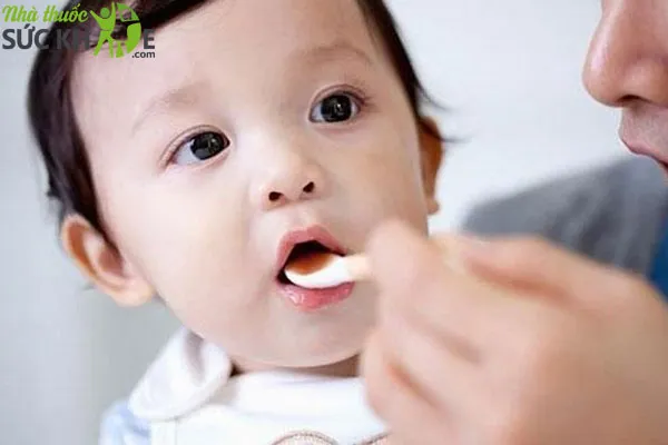 Bổ sung Vitamin tổng hợp gi&uacute;p b&eacute; khỏe mạnh, ph&aacute;t triển cao lớn