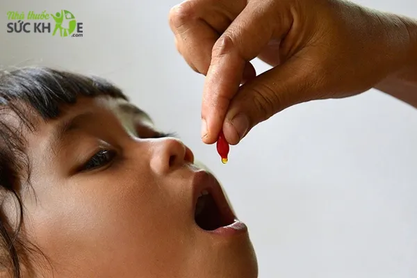 Với trẻ trên 2 tuổi, có thể cho bé uống cả viên nang Vitamin A