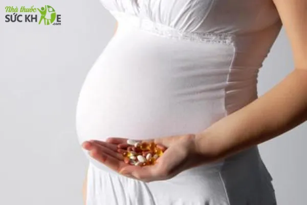 Cần thiết bổ sung Vitamin tổng hợp cho bà bầu 3 tháng đầu